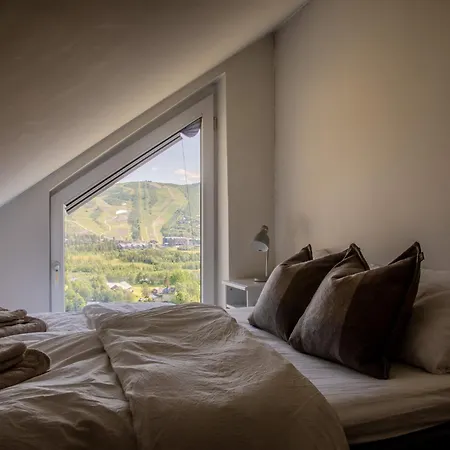 Hyggelig Toppleilighet Naer Sentrum Apartamento