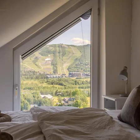Hyggelig Toppleilighet Naer Sentrum