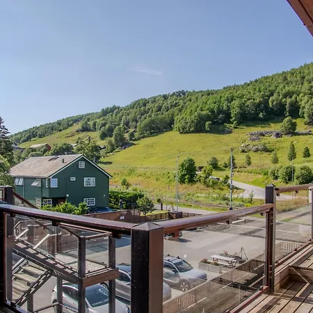 Hyggelig Toppleilighet Naer Sentrum Apartamento