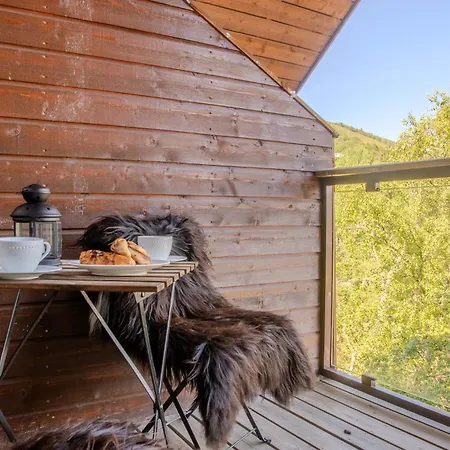 Hyggelig Toppleilighet Naer Sentrum